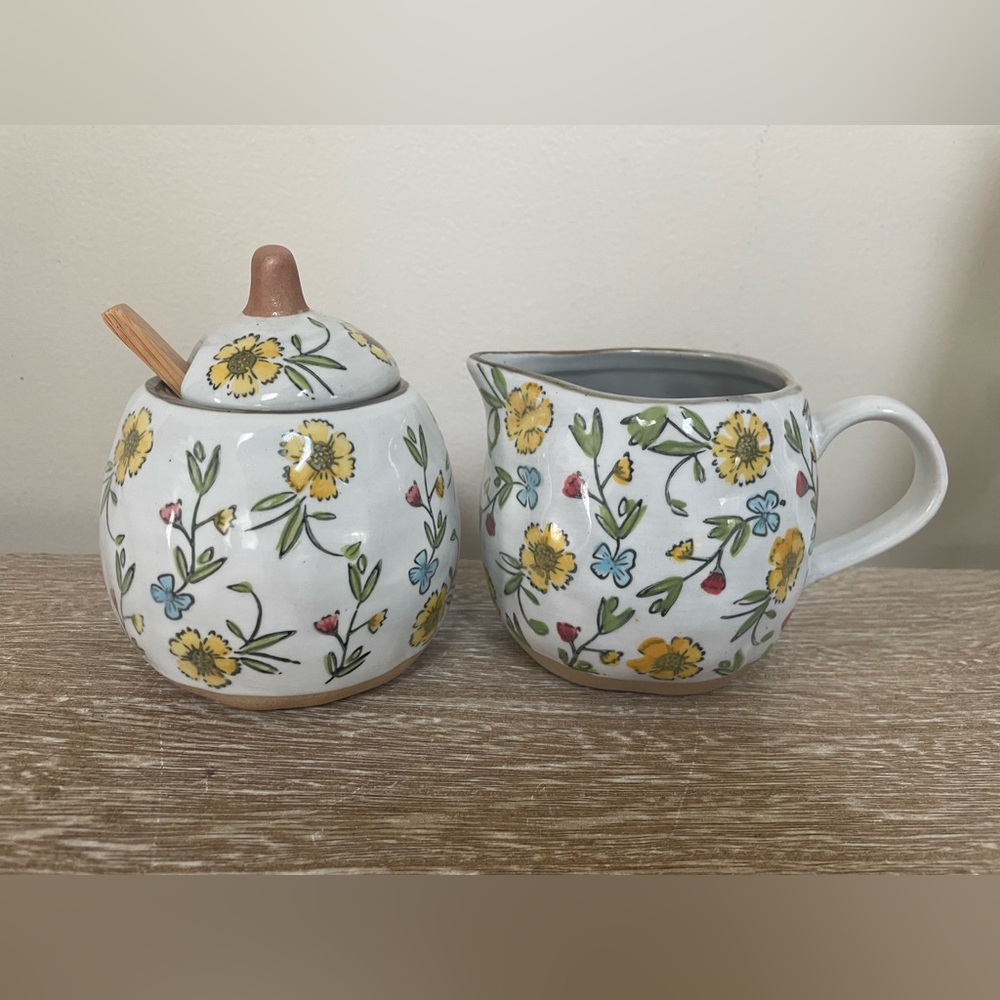 Floral cream and sugar set
